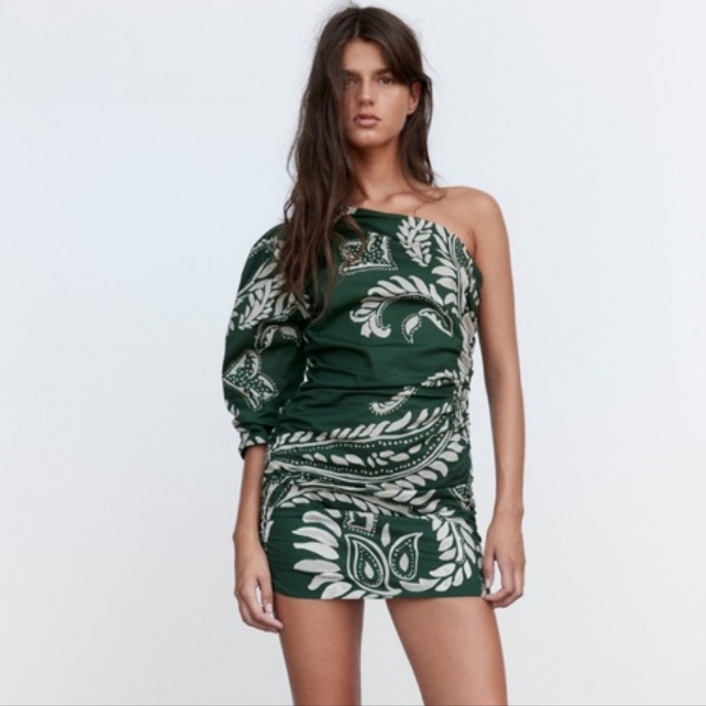 EUC Zara Green and White Paisley One-Shoulder Mini Dress Sz XL (FITS LIKE A L)